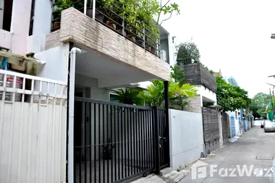 Townhouses for rent Watthana : 3 Bedroom Townhouse for rent in Khlong Tan Nuea, Bangkok  1168660