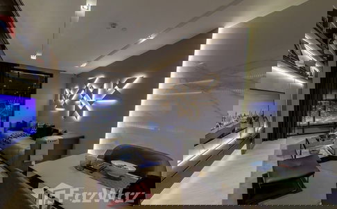 2 Bedroom Condo for sale at The Room Sukhumvit 38  2015058