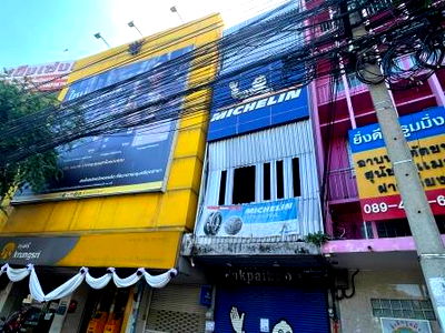 Apartment building for sale Bangkok : For sale  Shophouse on land 212 sq wah on Wong Wien 22-Trok Makham