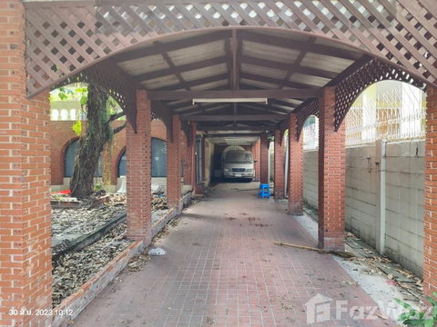 4 Bedroom House for sale in Phra Khanong Nuea, Bangkok 5363802