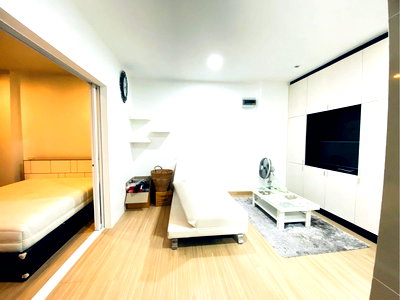 คอนโดให้เช่า : ให้เช่าคอนโดโครงการ HAPPY CONDO LADPRAO 101  ห้องสวย  เฟอร์นิเจอร์เครื่องใช้ไฟฟ้าครบ อยู่ใจกลางเมือง เดินทางสะดวก