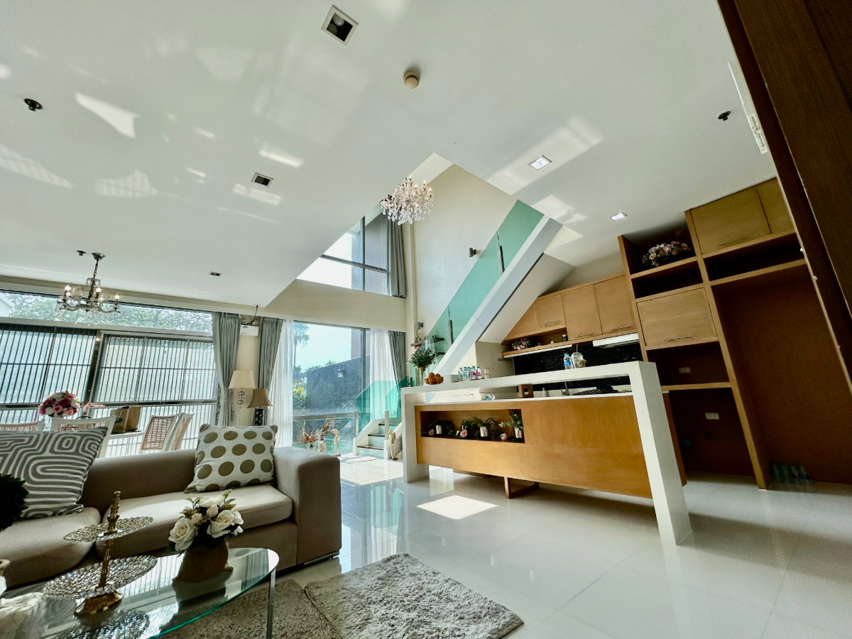 รูป ห้องชุดบรรยากาศบ้านเดี่ยว 2 ชั้น ราคาถูกที่สุดและหรูที่สุดในโครงการ ขายคอนโดหรูติดทะเล Duplex 2 ชั้น 187.3 ตร.ม คาซาลูน่า พาราดิโซ | #TPI-2727 - รูปที่ 1/15