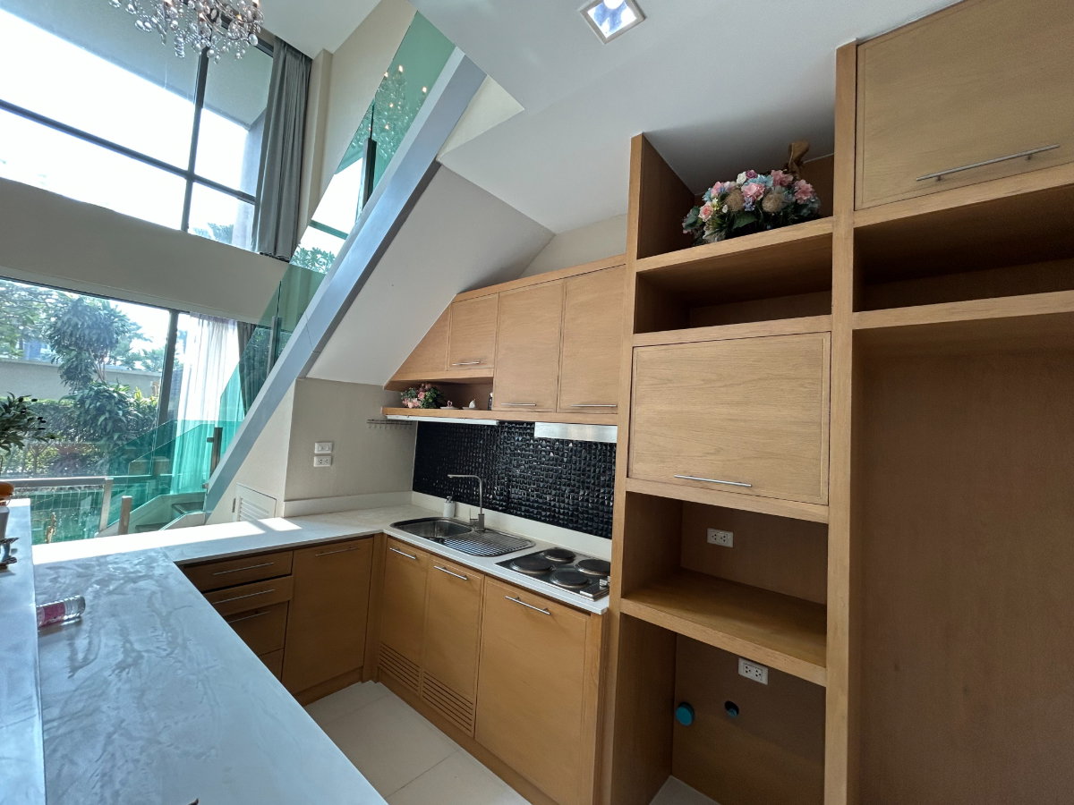 รูป ห้องชุดบรรยากาศบ้านเดี่ยว 2 ชั้น ราคาถูกที่สุดและหรูที่สุดในโครงการ ขายคอนโดหรูติดทะเล Duplex 2 ชั้น 187.3 ตร.ม คาซาลูน่า พาราดิโซ | #TPI-2727 - รูปที่ 3/15