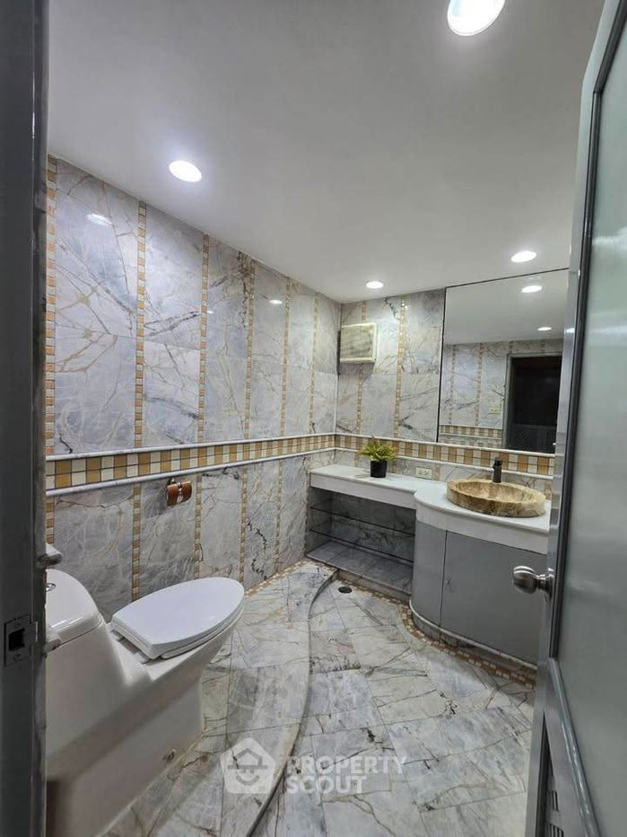 picture 2-BR Condo at Sithakarn Condominium near BTS Phloen Chit (ID 2469761) - 14/16