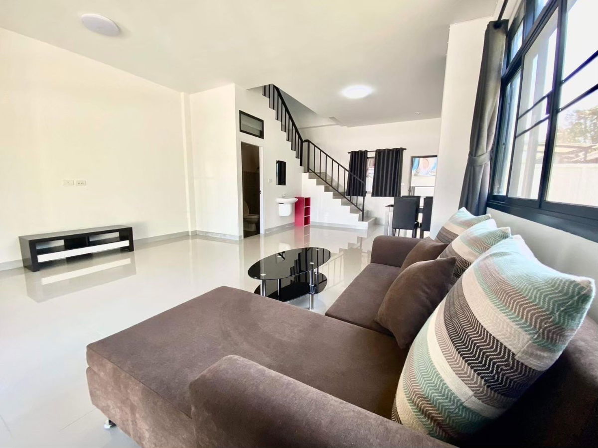 รูป ให้เช่าทาวน์โฮมสองชั้น 2 ห้องนอน 2 ห้องน้ำ 1 ห้องรับแขก 1 ห้องครัว 2 ที่จอดรถ - รูปที่ 3/17