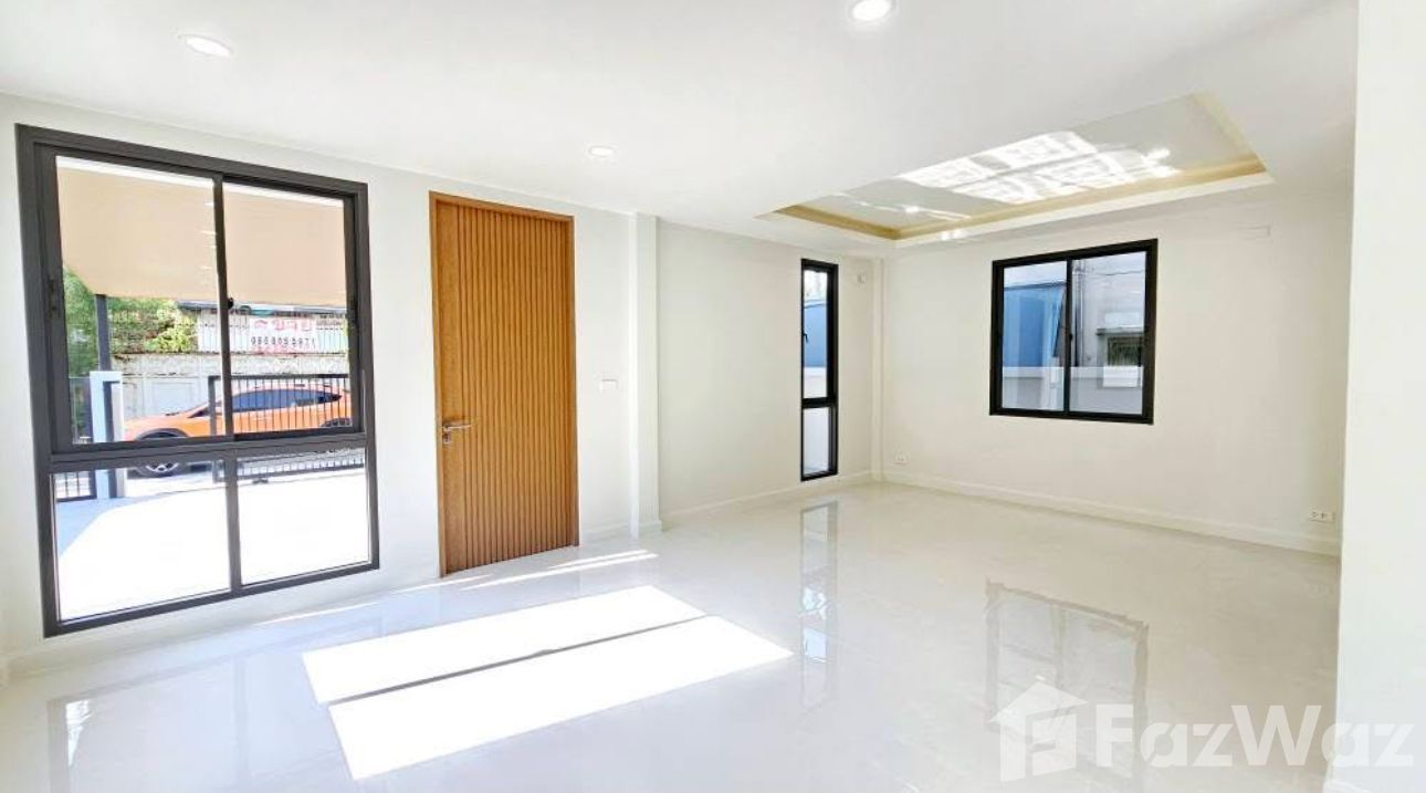 picture 3 Bedroom House for sale in Bang Chak, Bangkok 5354349 - 4/12