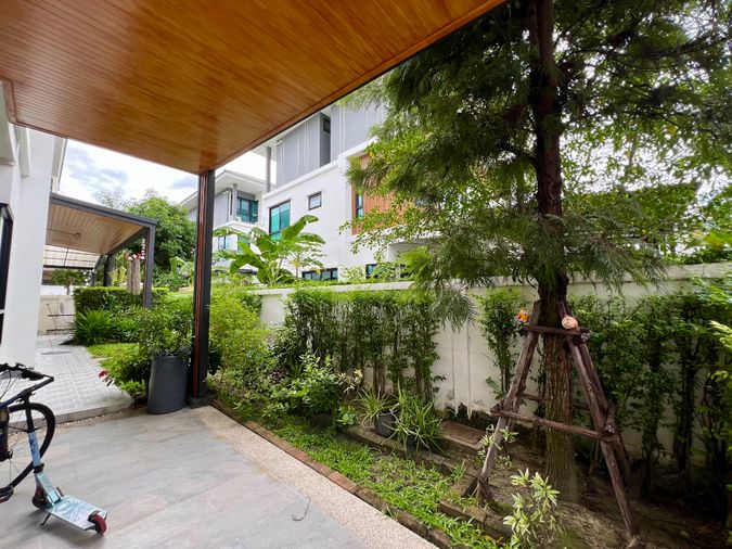 3-bed house for sale, 242 sqm, 51.2 sq wah, Supalai Essence Ladprao
