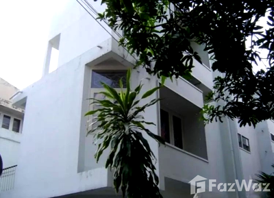 Townhouses for rent Watthana : 5 Bedroom Townhouse for rent in Khlong Toei Nuea, Bangkok  1938606