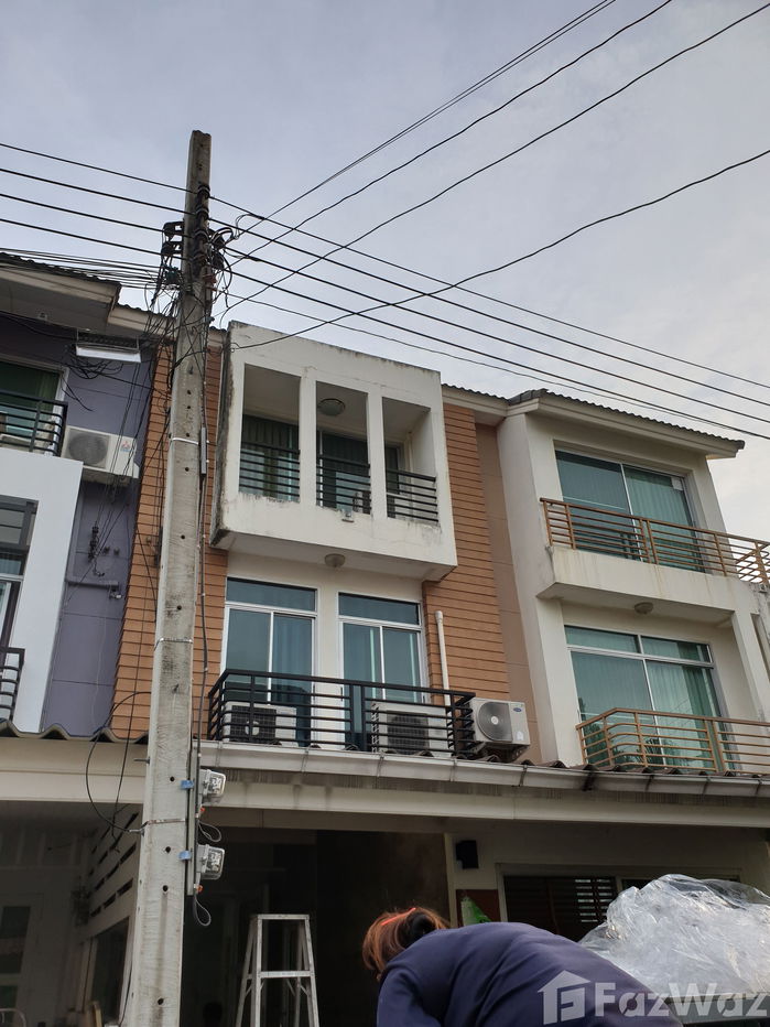 picture 3 Bedroom Townhouse for rent at Vista Park Viphavadi 1627660 - 1/10