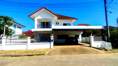 Houses for rent Far Eastern University : Two-Storey House for Rent with Lawn in Wang Tan Village, Chiang Mai