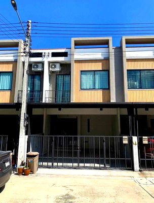 เช่าทาวน์โฮม ปทุมธานี : ให้เช่า ทาวน์โฮม เอสเกตทาว345 ซอยปลายบัวพัฒนา เลี้ยงสัตว์ได้  บางอย่างไม่มีในรูปนะคะ เช่นโซฟาห้องรับแขกใส่บีนแบคน่ารักๆให้😊