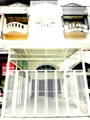 Townhouses for rent : Townhouse for rent Close To Central Airport Plaza