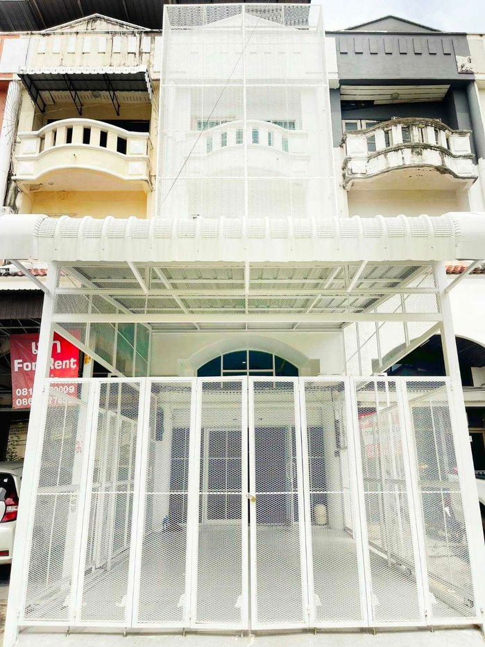 picture Townhouse for rent Close To Central Airport Plaza - 1/15