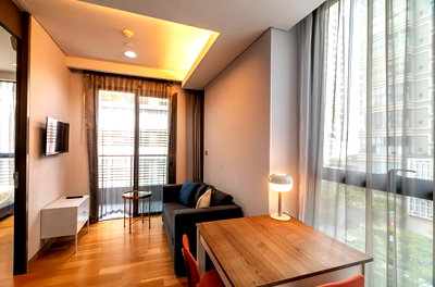 Condos for sale Big C Extra Rama 4 : Rare High-Ceiling 1BR at The Lumpini 24 | Excellent Value - U5920762