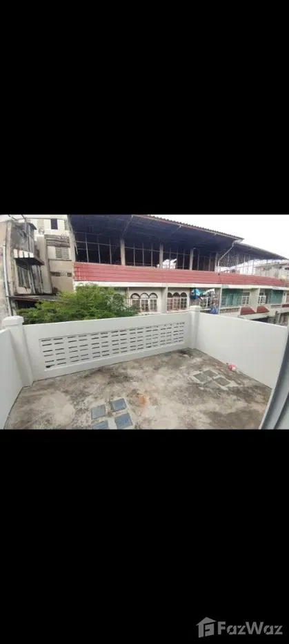 picture 3 Bedroom Townhouse for sale in Yan Nawa, Bangkok 1977842 - 5/12