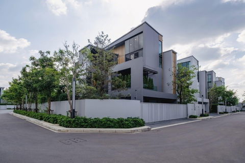 รูปภาพ ✅ ✅ VIVE กรุงเทพกรีฑา , Luxury House 4 ห้องนอน พร้อมเข้าอยู่ ติดต่อไลน์ @bktasset หรือโทร 095-325-8928