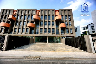 โฮมออฟฟิศ วิทยาลัยสิ่งแวดล้อม : ขายโฮมออฟฟิศ 3.5 ชั้น บริทตัน ซอยลาดพร้าว 41 แยก 16 พร้อมลิฟต์ส่วนตัว ใกล้MRT สถานีภาวนา