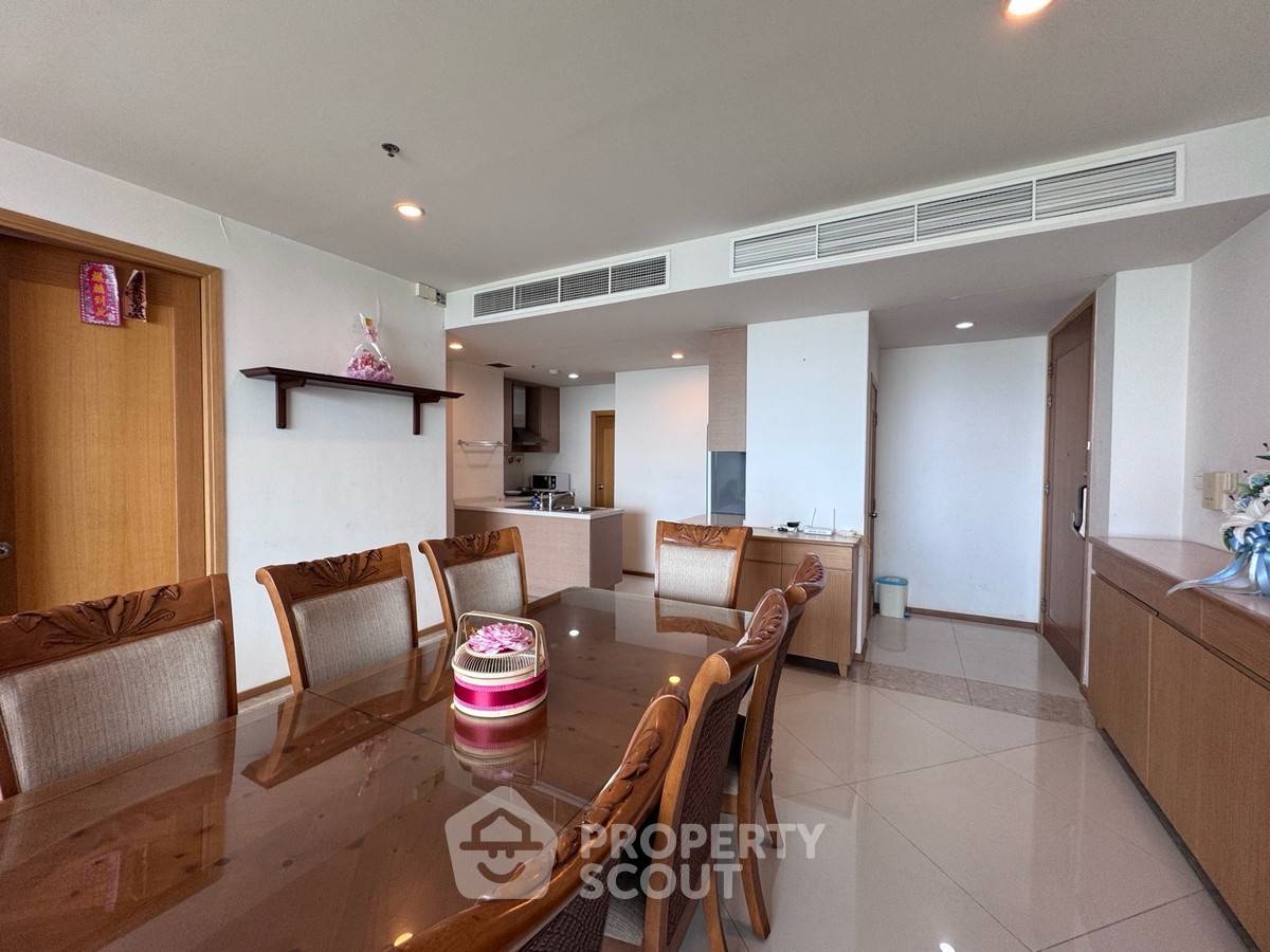 picture 2-BR Condo at The Empire Place near BTS Saint Louis (ID 2564800) - 7/20