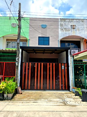 ทาวน์โฮม ถนนพระยาสุเรนทร์ : ทาวน์เฮ้าส์ 2 ชั้น เนื้อที่เยอะกว้างขวางมากๆรีโนเวทใหม่ทั้งหลัง หมู่บ้านธีรวรรณ รามอินทรา109