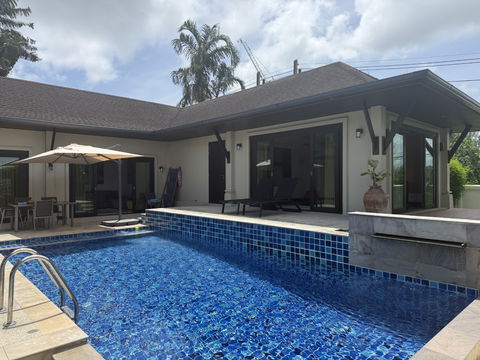 ลดราคาพิเศษ | วิลล่าพร้อมสระว่ายน้ำ 3 ห้องนอน บนที่ดิน 632 ตร.ม. ทำเลเชิงทะเล ใกล้บางเทา–ลากูน่า - U5667971