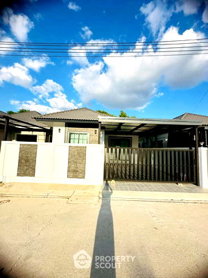 Houses for sale Lieb Tang Rodfai : 3-BR House at Rattanakorn Village 18 close to Pattaya (ID 2569260)