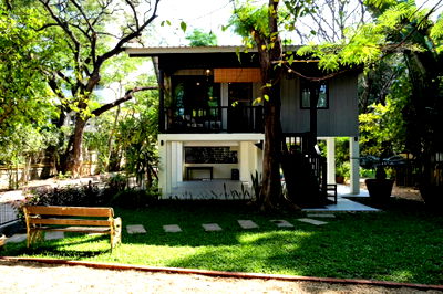 เช่าบ้านเดี่ยว กาดเมืองใหม่ : ให้เช่าบ้านไม้กึ่งปูนยกสูง  2 ห้องนอน 2 ห้องน้ำ 1  ห้องครัว  1  ที่จอดรถ