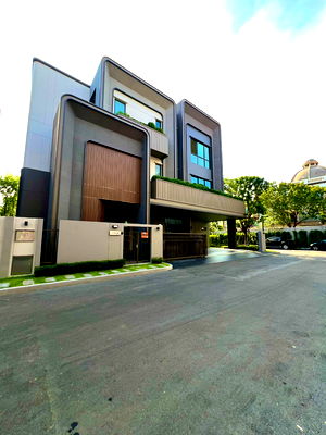 บ้านเดี่ยว นนทบุรี : คฤหาสน์หรูแปลงมุม พร้อมสระว่ายน้ำส่วนตัว Grand Bangkok Boulevard ดอนเมือง-แจ้งวัฒนะ ใกล้โรงเรียนนานาชาติ Harrow เพียง 8 นาที