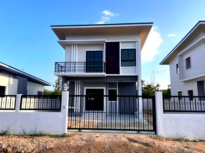 Houses for sale Super Cheap Market : 💰Best Value💰 Modern 2-Storey House in Pranburi Prime Location | Mountain View, Near Beach & Lotus Mall