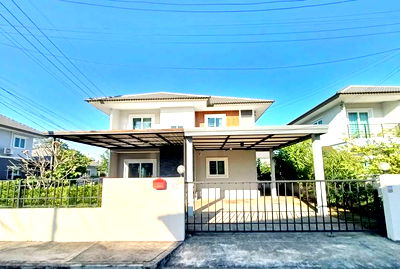 เช่าบ้านเดี่ยว เชียงใหม่ : ให้เช่าบ้านเดี่ยวสองชั้น  มี 4 ห้องนอน 3 ห้องน้ำ 1 ห้องครัว จอดรถได้ 2 คัน