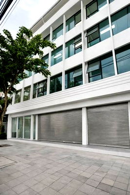 เช่าอาคารพาณิชย์ เขตบางกอกน้อย : HR3173ให้เช่าอาคารพาณิชย์ 5 ชั้น (3 คูหา) ติดถนนใหญ่ — ทำเลศักยภาพ ใกล้ รพ.ศิริราช พื้นที่กว้างขวาง