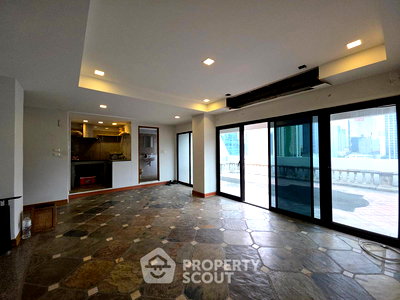 Condos for sale Early Sukhumvit : 3-BR Condo at Ruamjai Heights Condominium near ARL Makkasan (ID 2569368)
