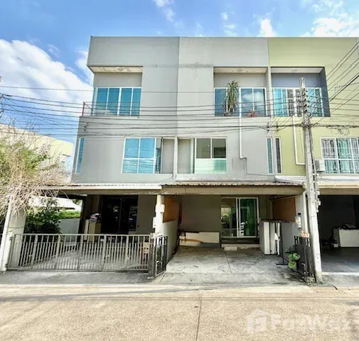picture 3 Bedroom Townhouse for sale at PATIO Phatthanakan 32 5988085 - 1/9