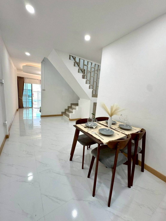 รูป ทาวน์เอ้าส์ 2 ชั้น มีนบุรี คลองสามวา ม.วรางกูล เลียบลองสอง 6 พร้อมอยู่ 085-318-6868 - รูปที่ 6/14