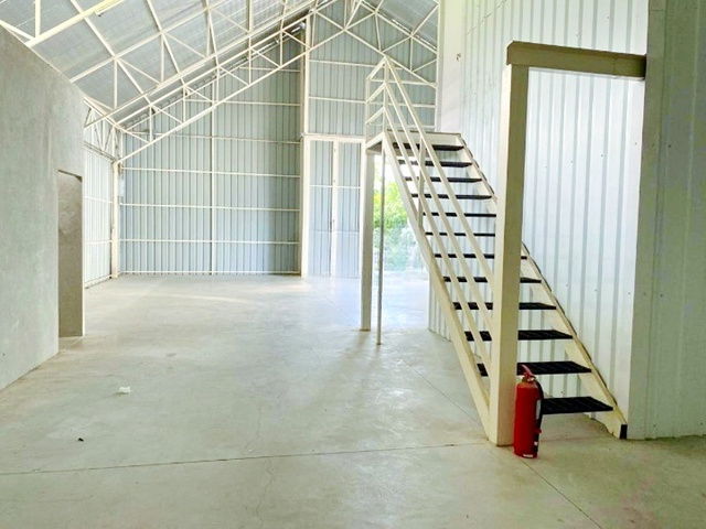 รูป รถคอนเทนเนอร์ 20 ฟุต ให้เช่าโกดัง รร.นานาชาติ KIS 2.8 กม. สภาพใหม่พร้อมออฟฟิศ 66 ตร.วา. 265 ตร.ม. ลาดพร้าว85-95 MRT มหาดไทย 1.9 กม. - รูปที่ 3/8