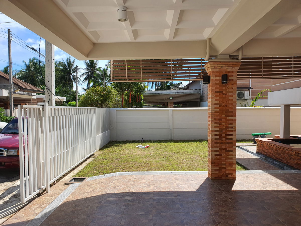 picture For Rent: Luxurious 2.5-storey semi-detached home, located in the heart of Chumphon city with easy access and convenient travel. - 3/19