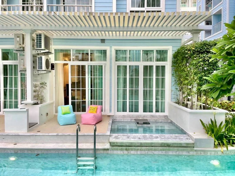 ขายคอนโด : Grand Florida Beachfront Condo Unit for sale in Na Jomtien