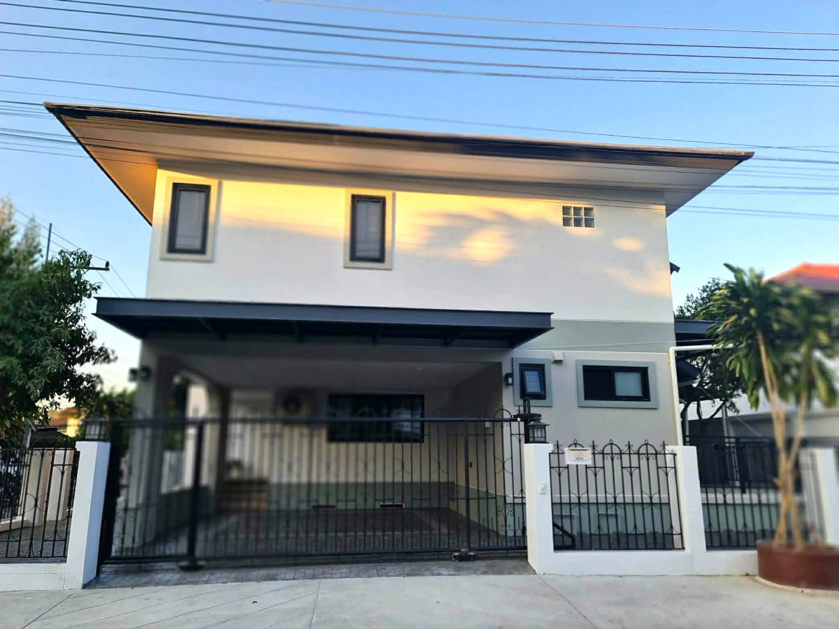 รูป ให้เช่าบ้านเดี่ยวสองชั้น 3 ห้องนอน 4 ห้องน้ำ 2 ห้องครัว 2 ที่จอดรถ - รูปที่ 1/20