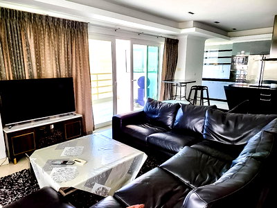 Condos for sale Pattaya-NaKlua Road : Condominium at View Talay 6 Pattaya for Sale Beachfront Unit