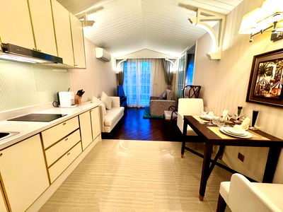 ขายคอนโด : Grand Florida Beachfront Condo Resort Unit for sale in Na Jomtien