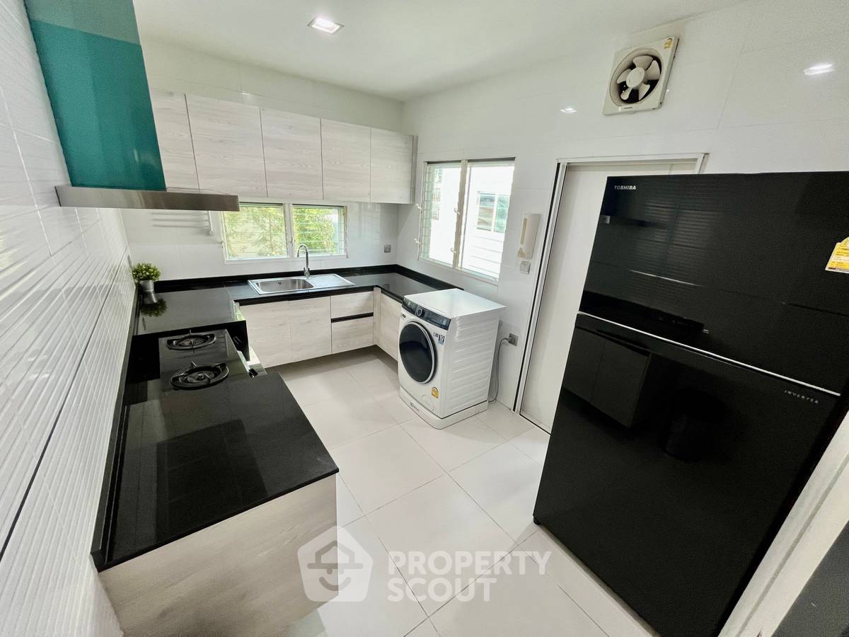 picture 4-BR 240 Sqm House At Mantana 2 Bangna Km.7 (ID 2567145) - 2/13