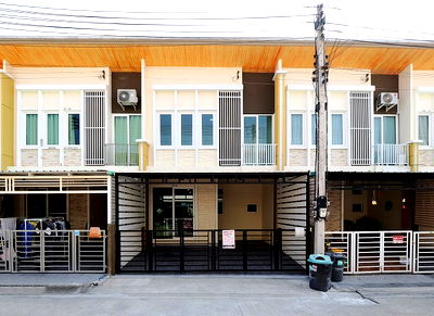 ทาวน์โฮม ถนนพระราม 2 : ขายราคาพิเศษ ทาวน์เฮ้าส์ 2 ชั้น ม.โกลเด้นทาวน์ โครงการ2 ขนาด 19.2 ตร.ว. 4นอน 2น้ำ บ้านหน้ากว้าง รีโนเวทใหม่ พร้อมเฟอร์ [พระราม2-พันท้ายนรสิงห์]