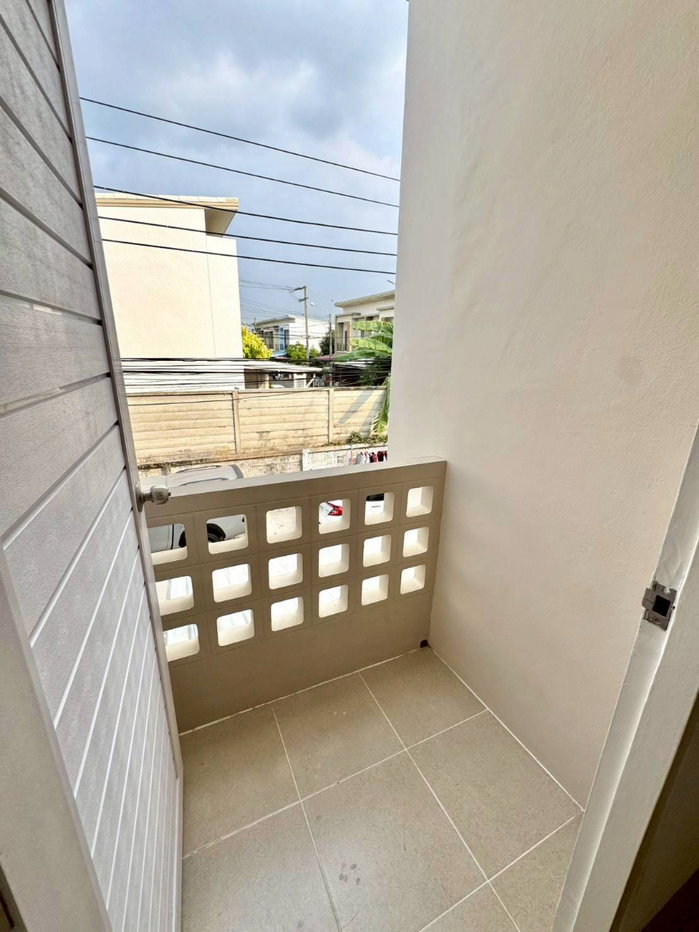 รูป ทาวน์เอ้าส์ 2 ชั้น มีนบุรี คลองสามวา ม.วรางกูล เลียบลองสอง 6 พร้อมอยู่ 085-318-6868 - รูปที่ 8/14