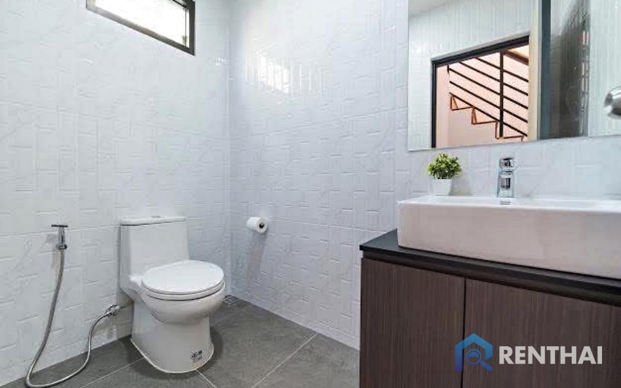 picture Fully Renovated 2-Storey Villa for Sale in the Heart of the City - 15/20