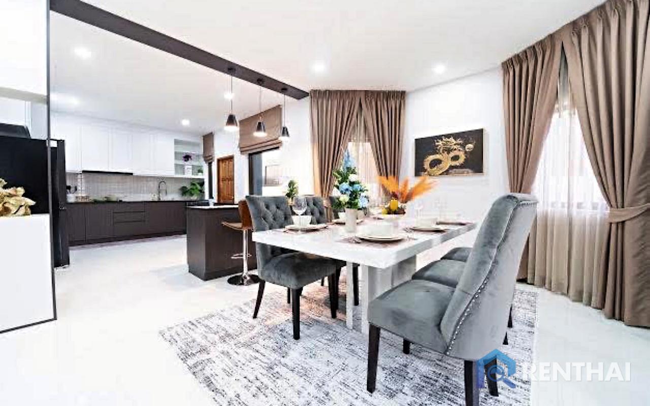 picture Fully Renovated 2-Storey Villa for Sale in the Heart of the City - 8/20