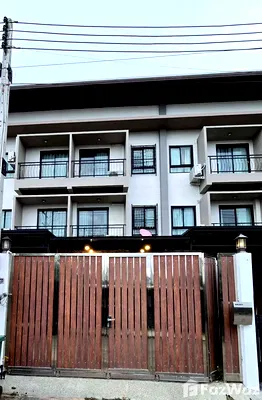 ทาวน์โฮม บางละมุง ชลบุรี : ขาย ทาวน์เฮ้าส์ 4 ห้องนอน ใน เมืองพัทยา, ชลบุรี 5550430