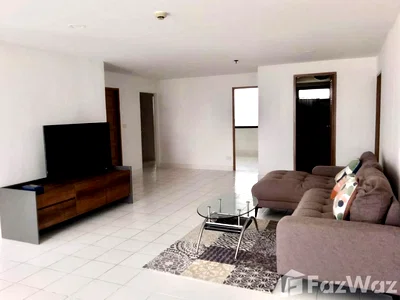 Condos for rent : Live Comfortably in a Prime Location: เรือนรับในโรยลแนวนาวิน กรุงเทพมหานคร! 1154006