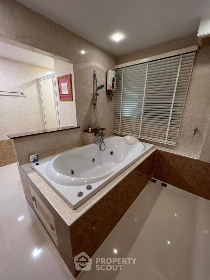 picture 2-BR Condo at 49 Plus near BTS Phrom Phong (ID 592605) - 7/30