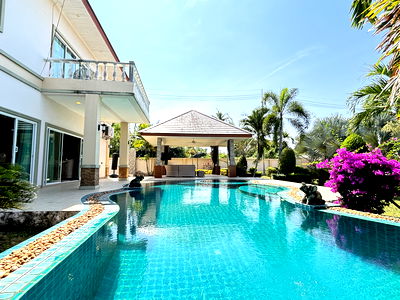 บ้านเดี่ยว บางละมุง ชลบุรี : 3 Bedroom Pool View Villa for sale in Huay Yai Pattaya