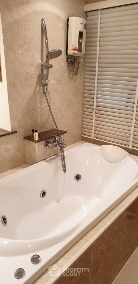 picture 2-BR Condo at 49 Plus near BTS Phrom Phong (ID 592605) - 8/30