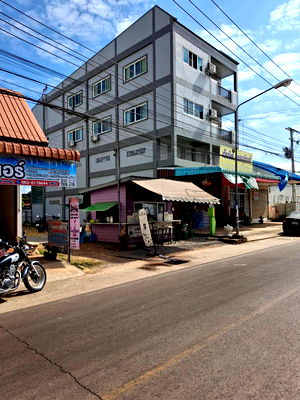 เช่าที่ดิน สกลนคร : ให้เช่าที่ดินทำเลทองติดตลาด ห่าง 7-11 100 เมตร คนผ่านตลอด ในใจกลาง อ.วานรนิวาส จ.สกลนคร